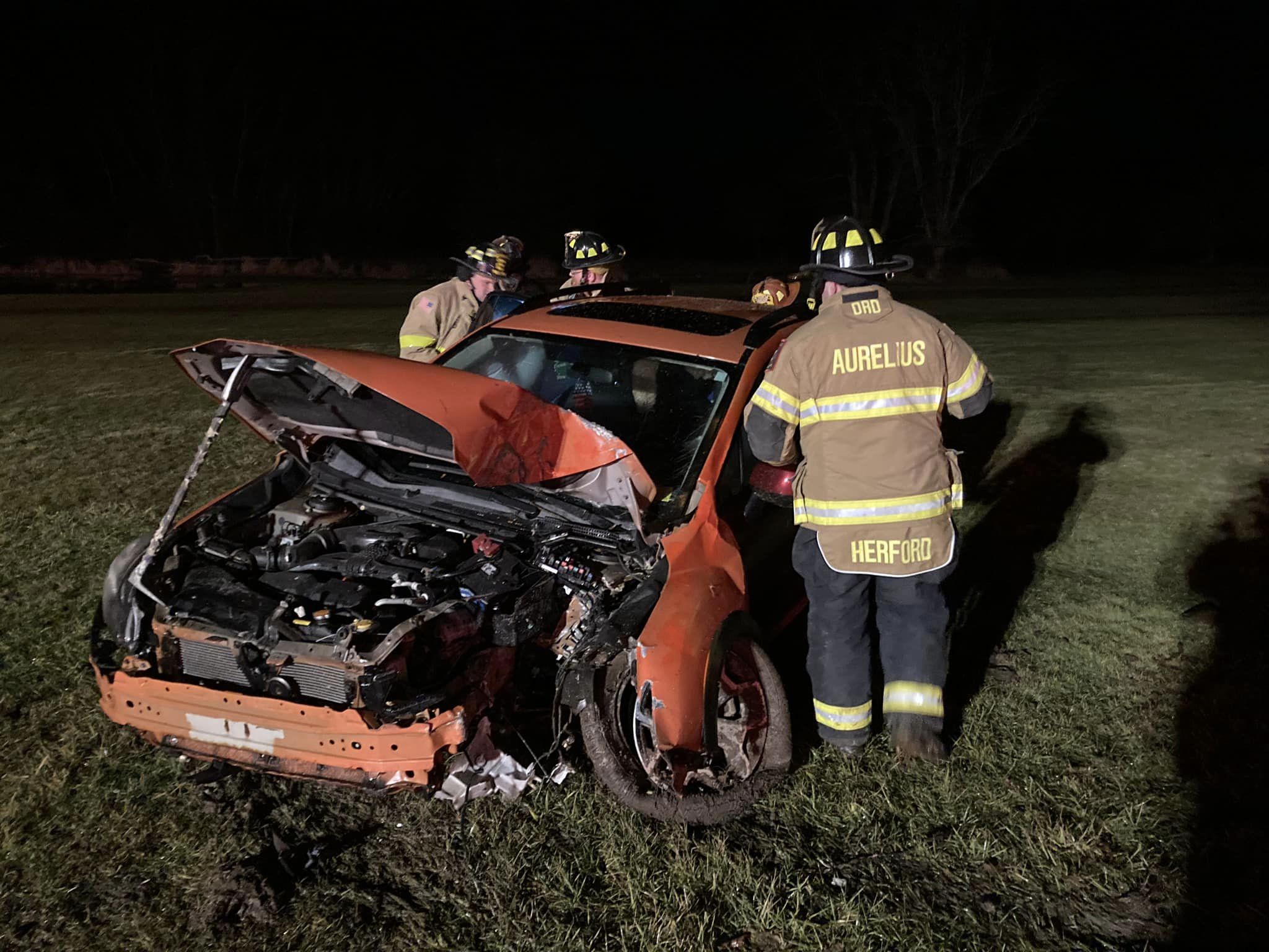 Car Strikes Tree in Aurelius