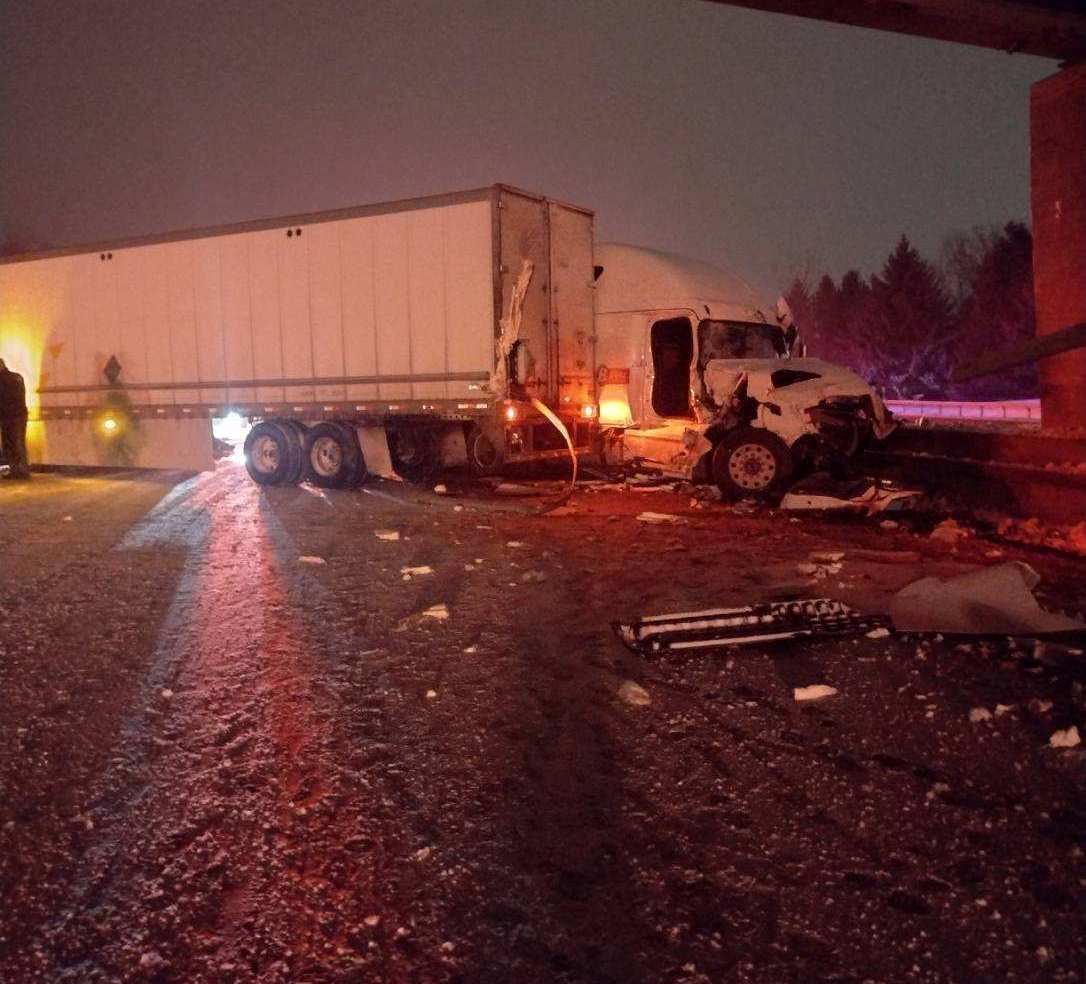 Four Tractor-Trailers, Three Passenger Cars Involved in Thruway Pileup