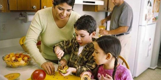 FLX MORNING PODCAST – Candace Riegel, nutrition and healthy eating