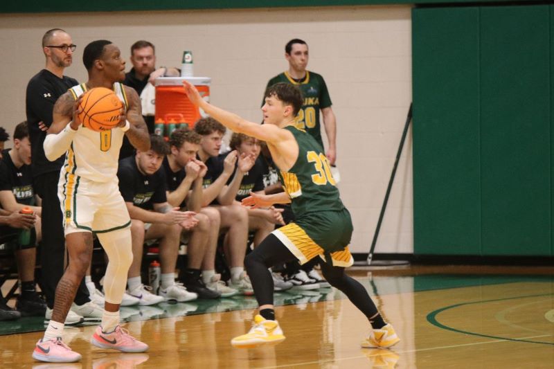 Keuka Men’s Basketball Loses to Elmira at the Buzzer