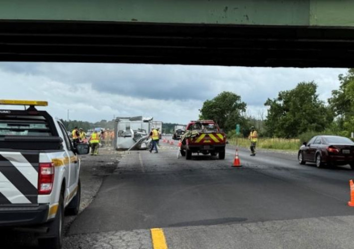 Truck Hits Thruway Overpass in Tyre, Causing Injuries and Lane Closures