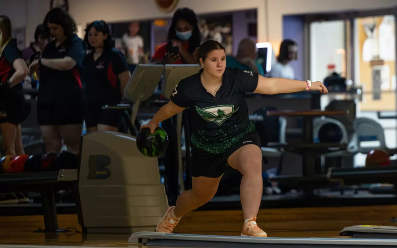William Smith Bowlers Go 4-2 at AMCC Baker Weekend
