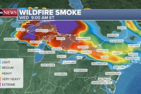 Wildfire smoke forecast map for Wed 9 AM ET shows smoke levels across the Great Lakes, Northeast US & Canada.