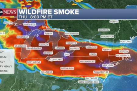 Map shows very heavy wildfire smoke blanketing the Great Lakes, New York, and Northeast US by Thursday 8 PM ET.